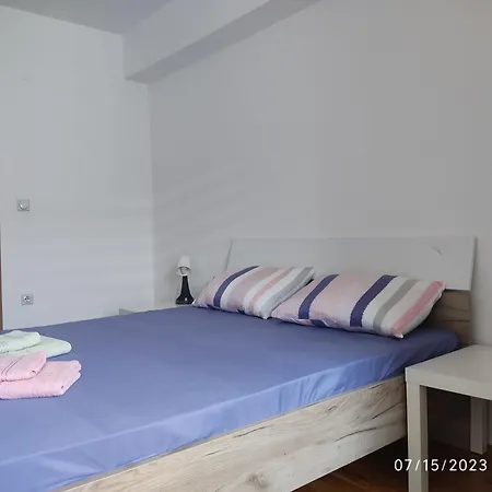 Spacious Modern With Private Parking