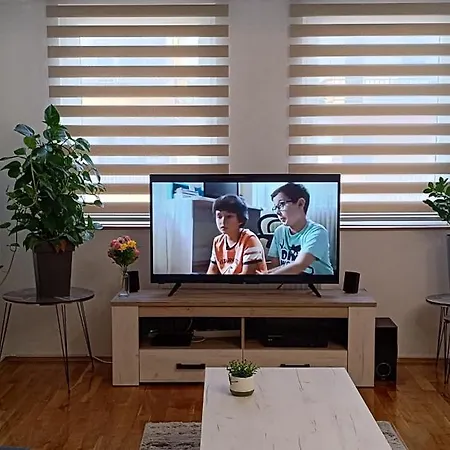 Spacious Modern With Private Parking *