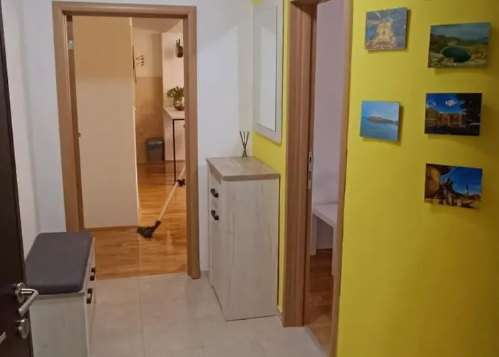 Spacious Modern With Private Parking Skopje